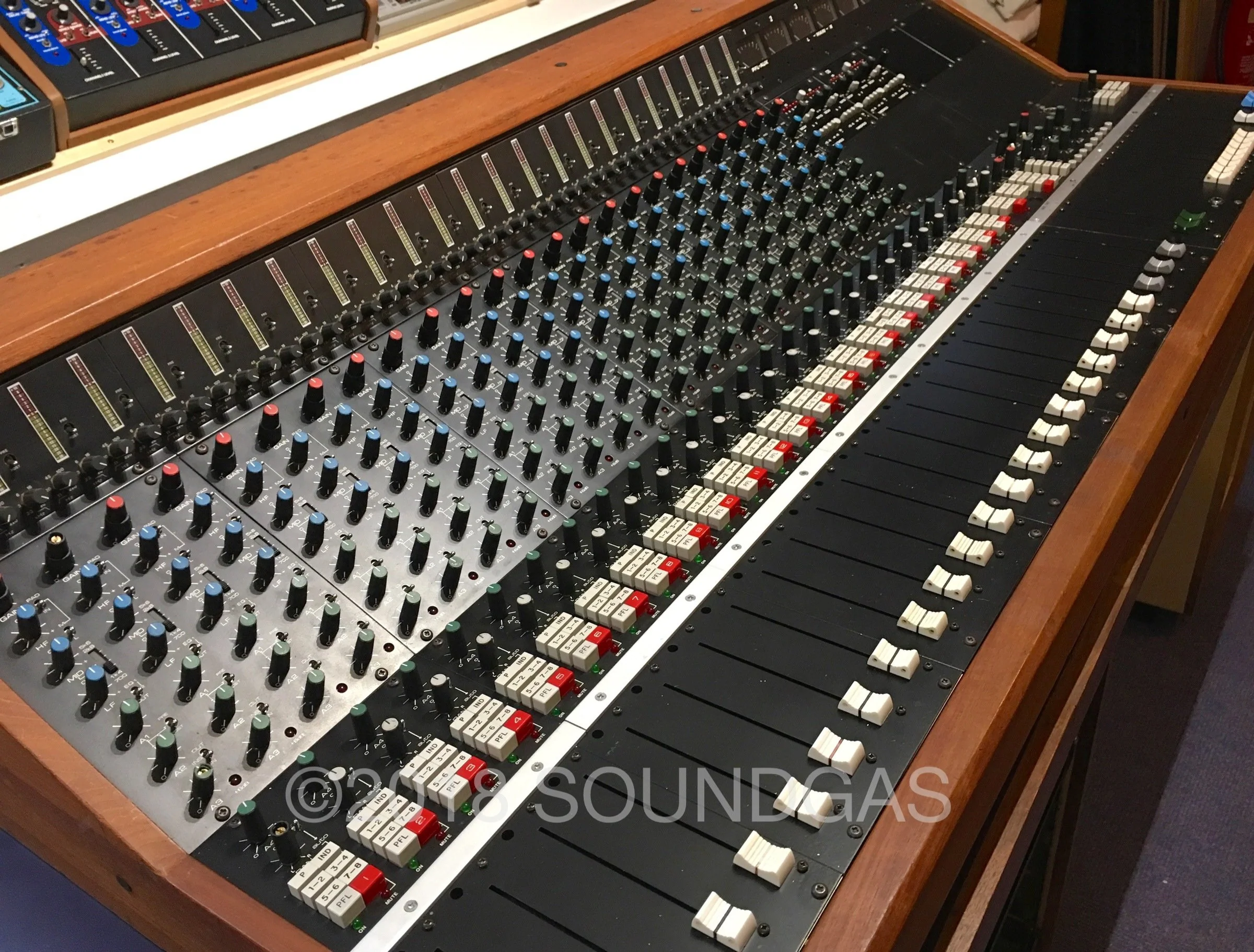 Chilton QM3 - 24-8-2 Mixing console - ex-BBC - Image 2