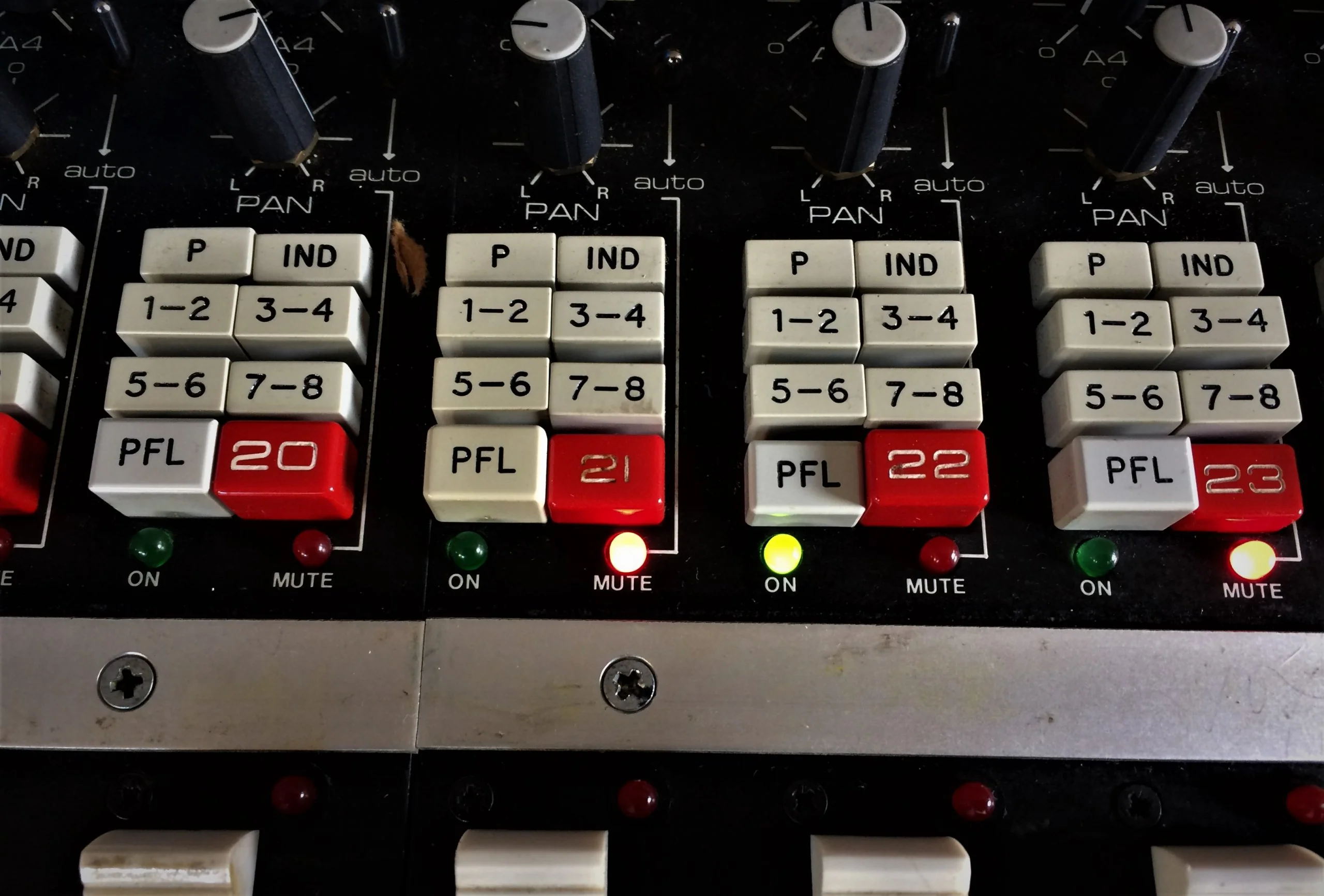 Chilton QM3 - ex-BBC console - Image 10