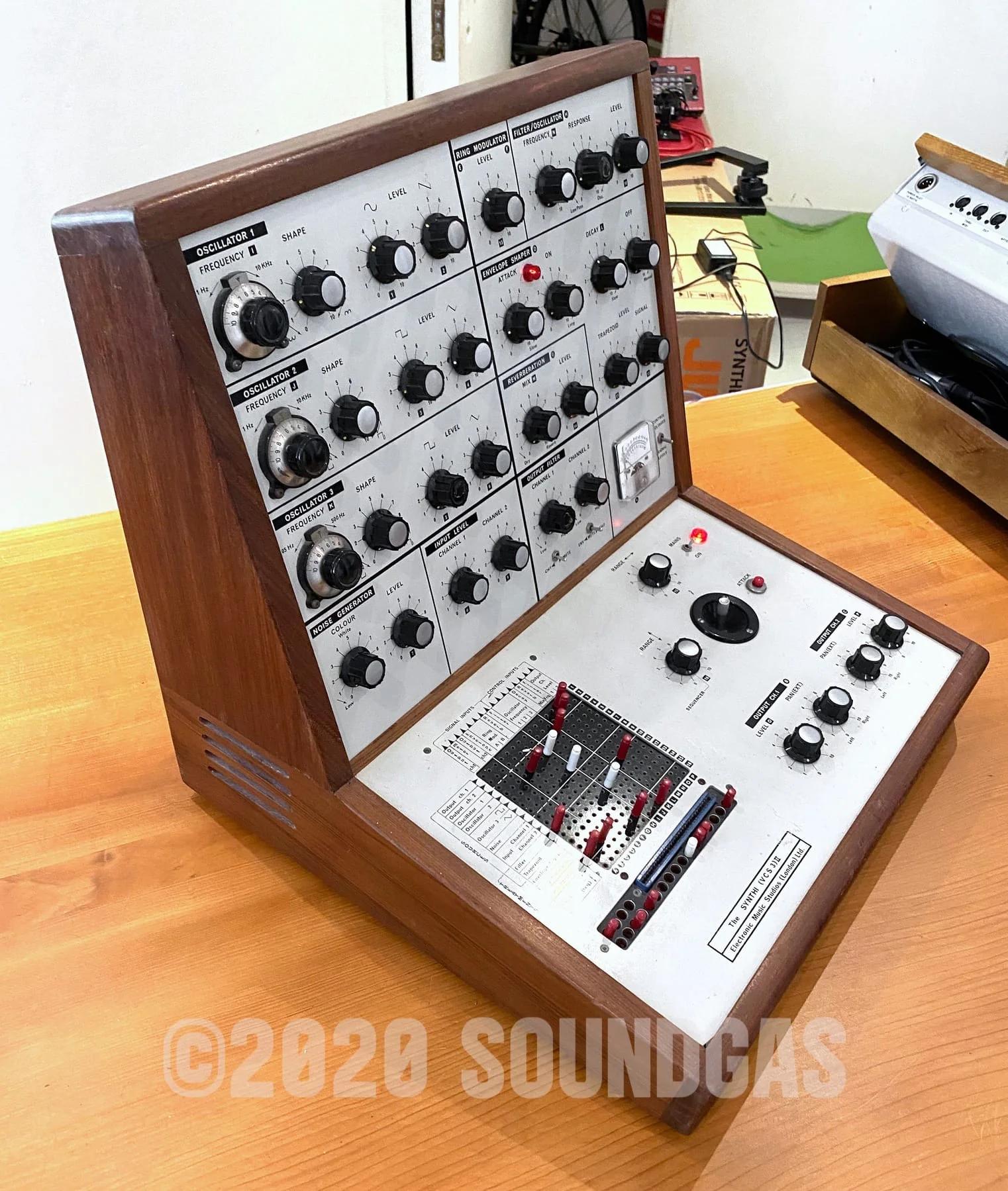 EMS VCS-3 II & DK-1 Keyboard - Image 4