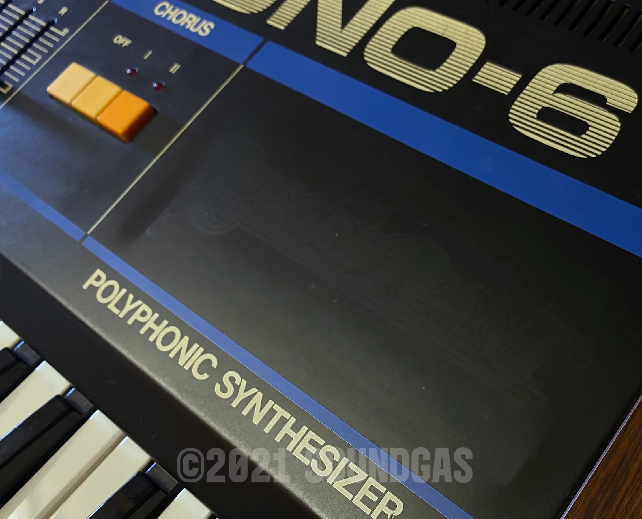 Roland Juno-6 - Image 12