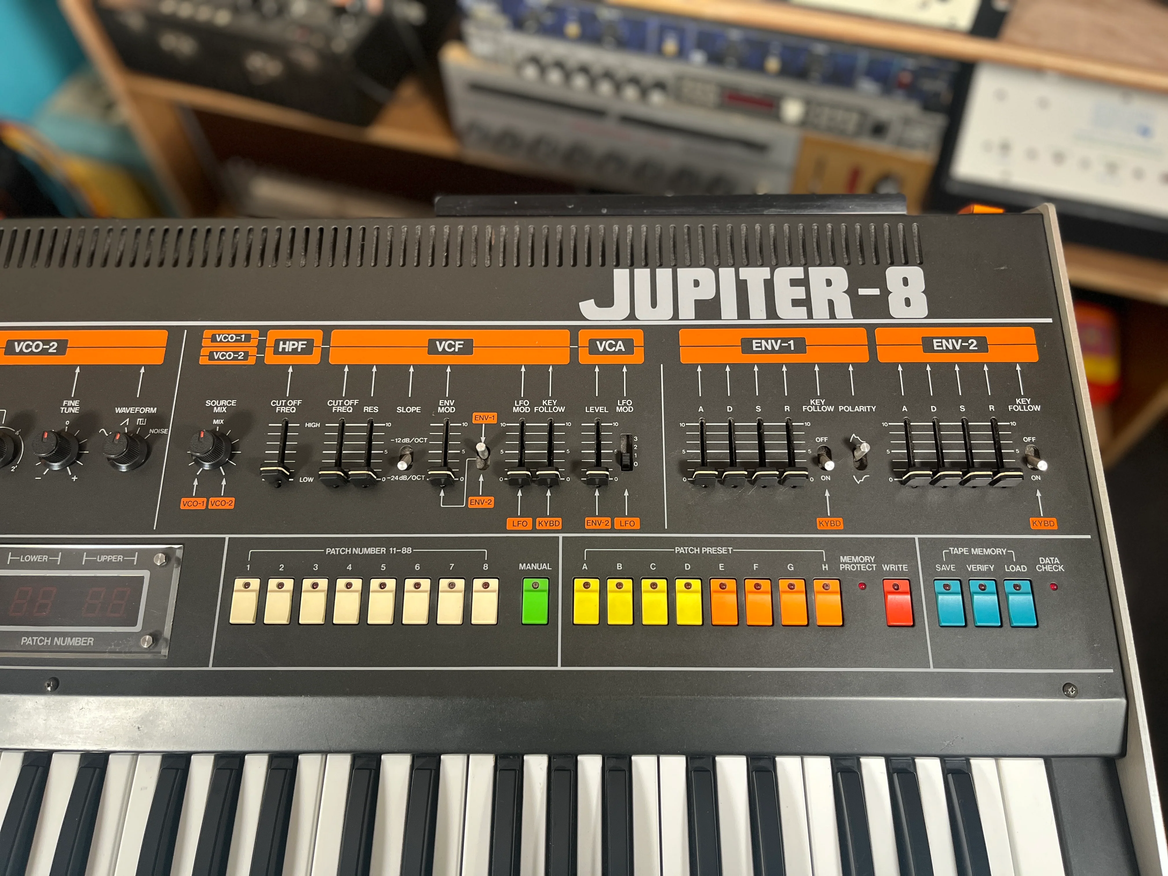 Roland Jupiter-8 - Image 5