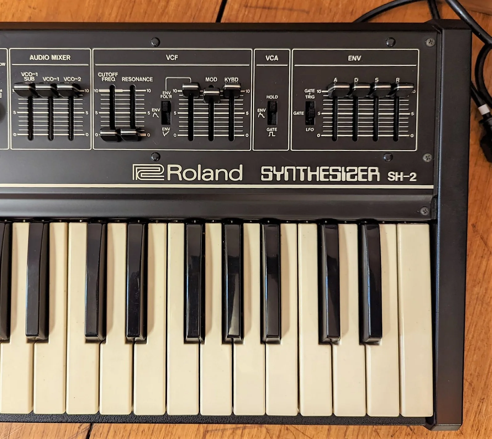 Roland SH-2 Synthesizer - Image 3