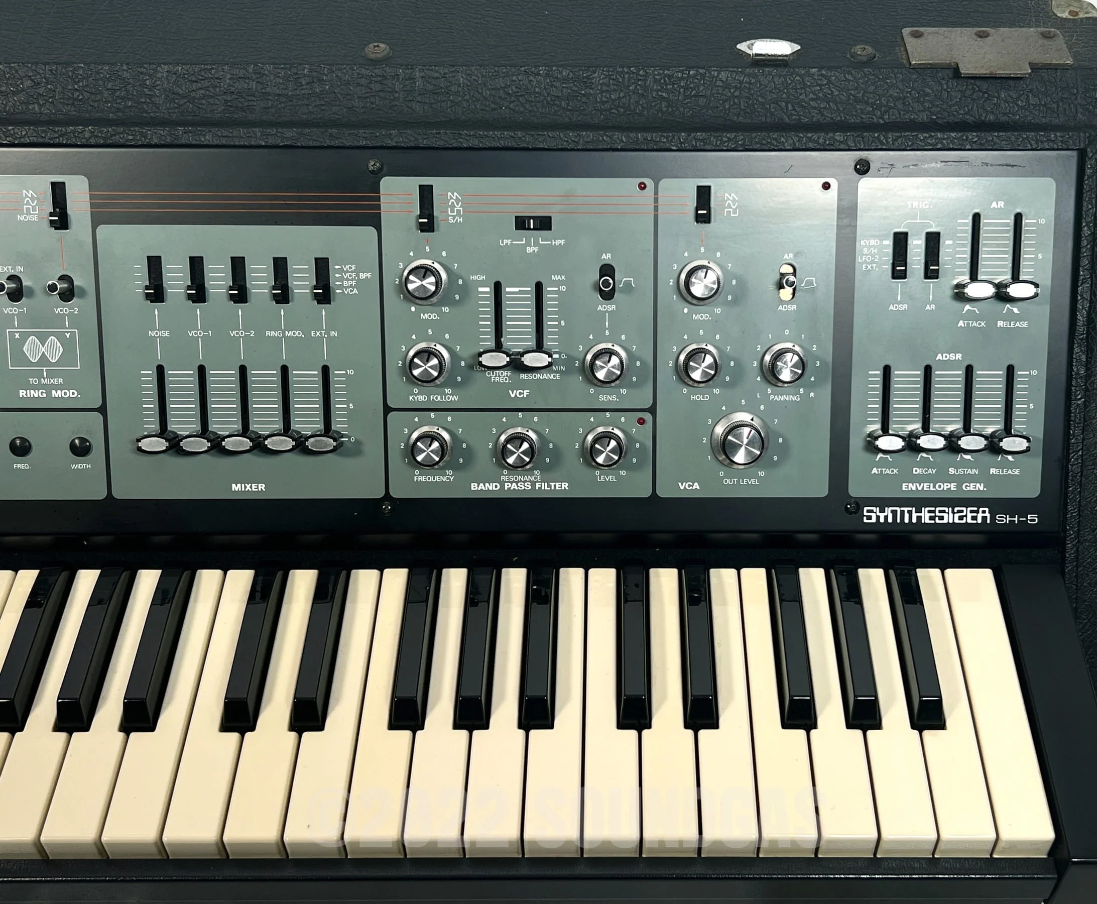 Roland SH-5 Synthesizer - Image 4