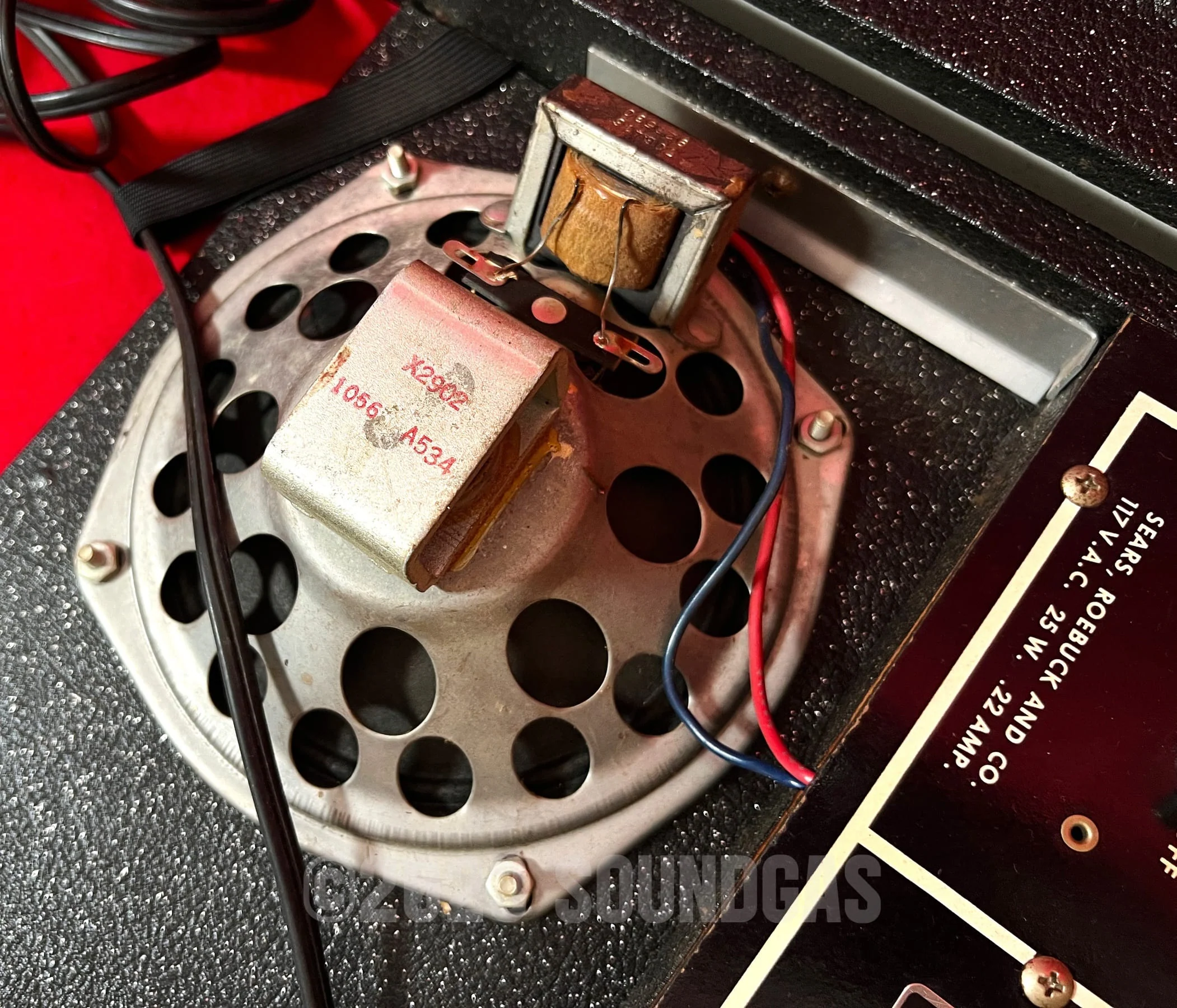 Silvertone 1448 Amp In Case Guitar c1965 - Image 5