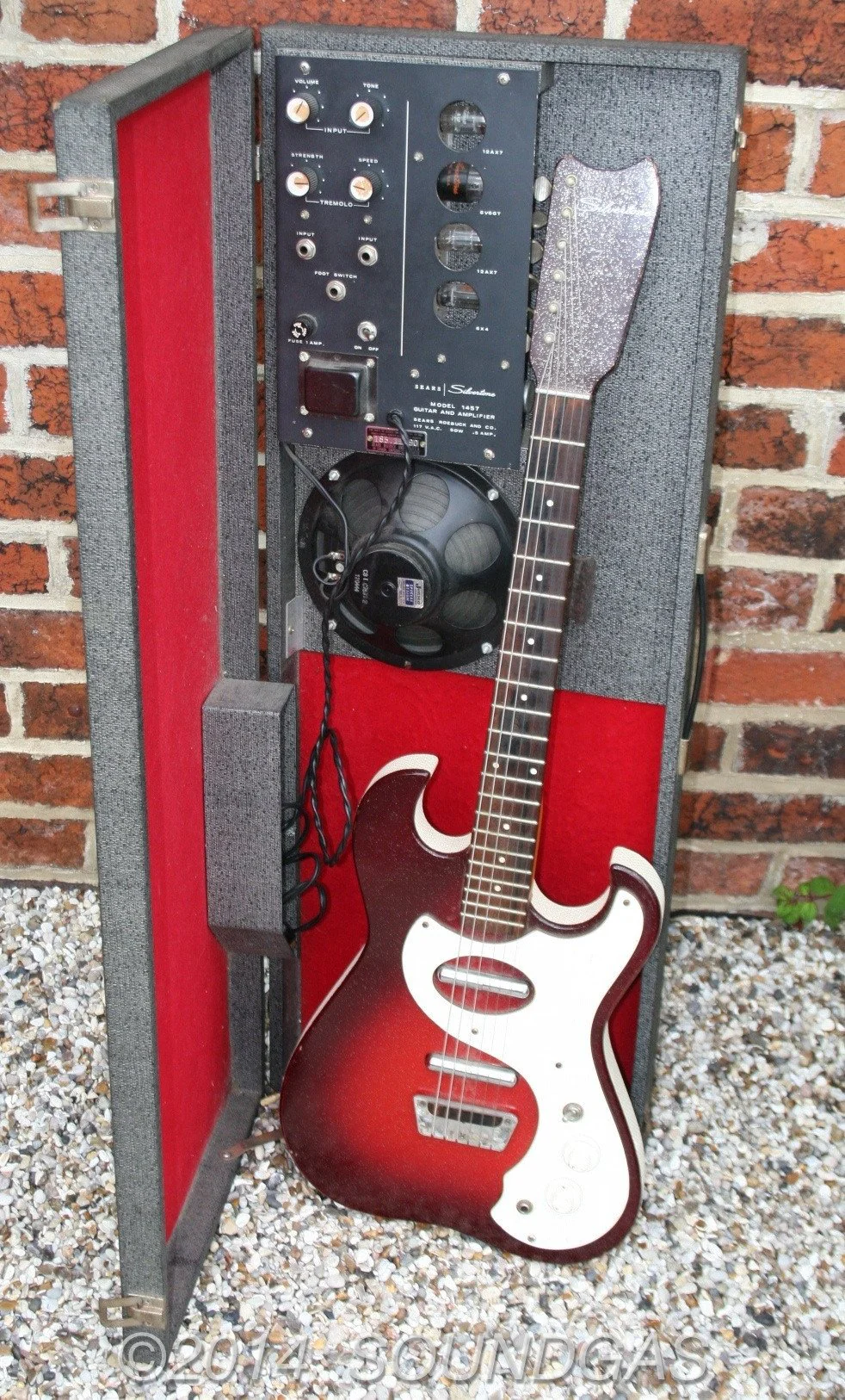SILVERTONE/DANELECTRO 1457 Amp-In-Case Guitar - Image 2