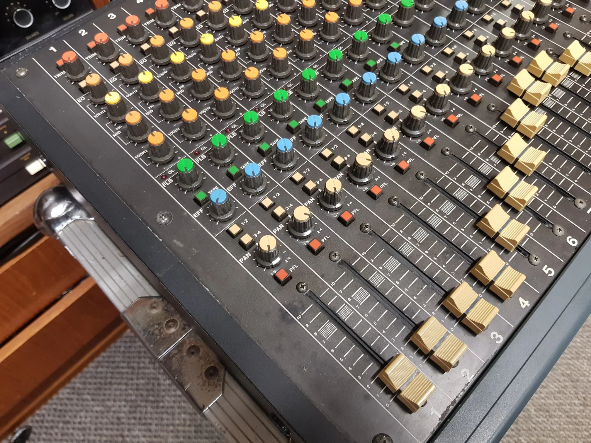 Tascam M-216 - Image 3